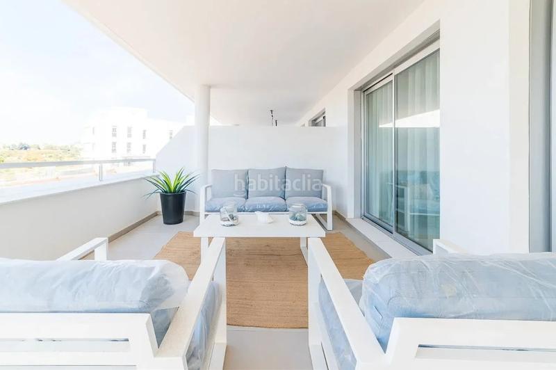 Foto d5328050-a92e-47e8-be73-50752a07a84c. Piso en calle aruba 2 piso moderno y minimalista en Cancelada, en Estepona