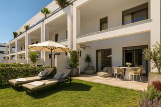 Planta baja  Calle aruba. Bajo de lujo en venta con jardín privado y terraza en cancelada