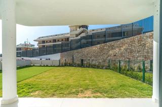 Pis en Calle paula 4201. Bajo moderno con jardn privado en el higuern, fuengirola
