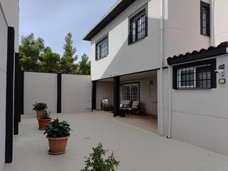 Casa a Rejas. Se vende vivienda unifamiliar con patio interior