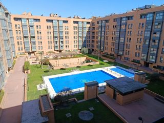 Appartement à Rejas. Piso de tres dormitorios con piscina y garaje opcional
