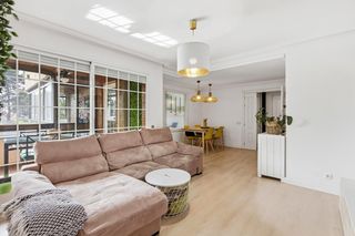 Etagenwohnung in Rejas. Piso reformado con piscina, terraza y zonas comunes junto a cani
