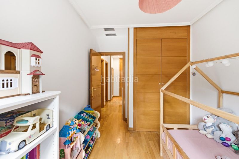 Foto aefa5efa-b69c-48d2-84fd-2ba62d65e5cb. Planta baixa amb calefacció aparcament piscina a Madrid