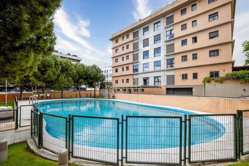 Foto af6dadc9-9ed4-4184-b517-e91542fe06d2. Planta baixa amb calefacció aparcament piscina a Madrid