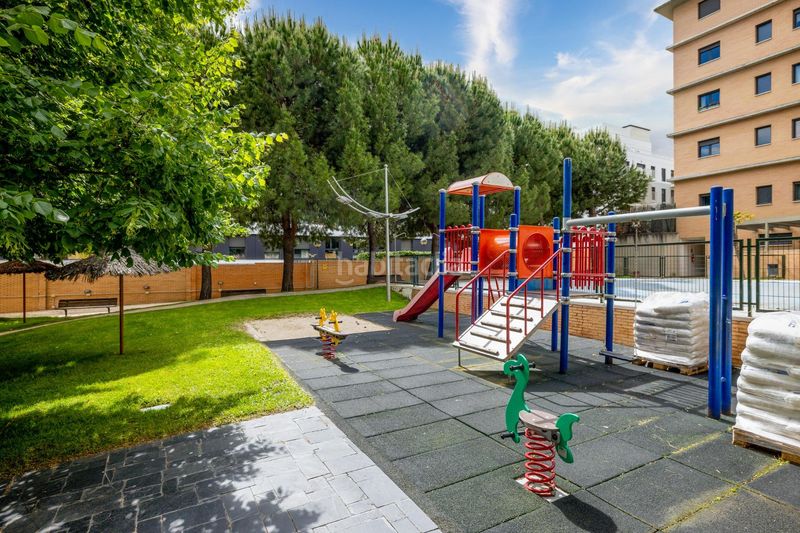 Foto d254834e-ecfe-4d4f-8b83-0cf9e2a7d42c. Planta baixa amb calefacció aparcament piscina a Madrid