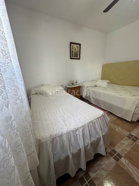 Foto 0b66a5fb-679a-41f4-81aa-1cbbc0754829. Masia amb xemeneia aparcament a Iznate