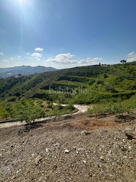 Foto 1a9e7d8b-6121-43cc-a413-b70f74b5860a. Masia amb xemeneia aparcament a Iznate