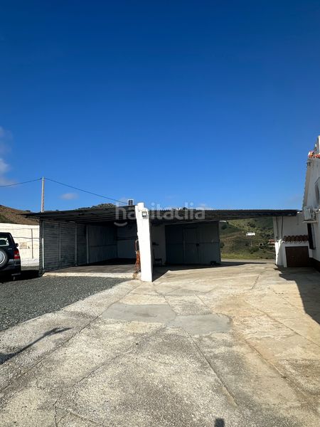 Foto b3e55ef4-720a-4c33-873b-036c03f122d2. Masia amb xemeneia aparcament a Iznate