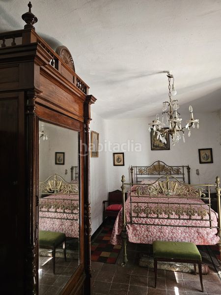 Foto b8c38be4-d052-4679-998d-9dff026e62f7. Casa amb xemeneia a Benamocarra