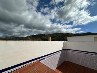 House in Cútar. Casa de pueblo con encanto y espacio en salto del negro