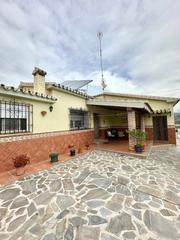 Bauernhof en Camino Viejo de Mlaga. Vivienda rural familiar con gran parcela y buena ubicacin