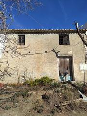 Masia a Benamocarra. Casa de pueblo a reformar en benamocarra