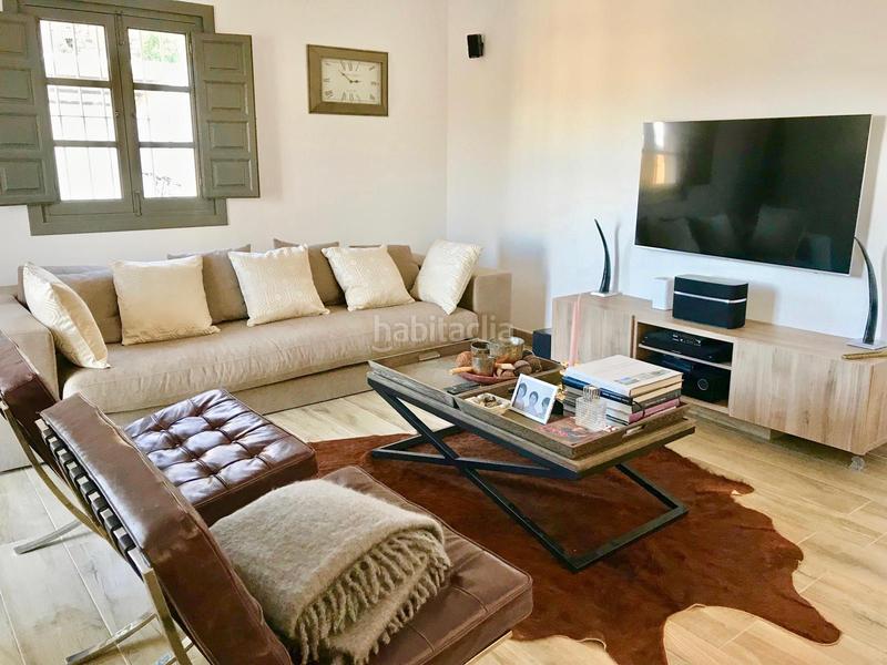 Foto 1b7889e8-c39c-42e5-ad2b-c1dbc0ad9080. Edifici amb piscina a Comares