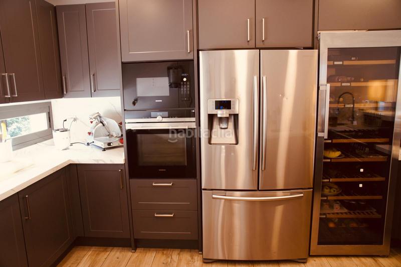 Foto 3f945d1f-f5d3-4695-a123-f3dedc5bfd42. Edifici amb piscina a Comares