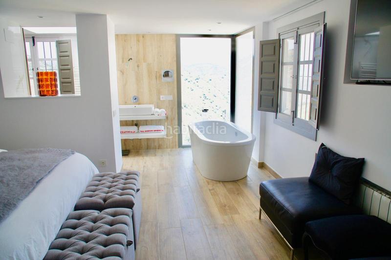 Foto 43d74182-7770-4b1a-95b1-c7be8e9dc018. Edifici amb piscina a Comares