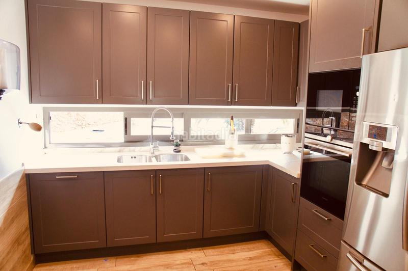 Foto 7fa7efa8-2c1c-4df0-8dbb-3d4302e02bc9. Edifici amb piscina a Comares