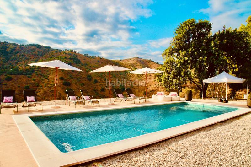 Foto 9cda57d1-736b-445d-9944-abc5e7d86b5e. Edifici amb piscina a Comares