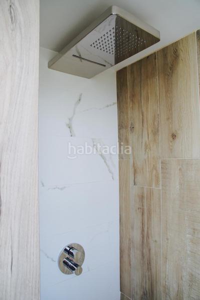 Foto cc7d4283-c62f-4180-8617-179f019918f6. Edifici amb piscina a Comares