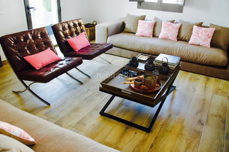 Foto ccd33a8c-673c-40a4-bfdf-7569e4ddbdcf. Edifici amb piscina a Comares