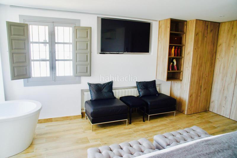 Foto eae62953-edbb-4445-b3a2-a136d3d5a33d. Edifici amb piscina a Comares