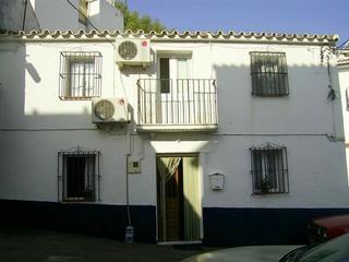 Casa adossada a Benamocarra. Acogedora casa adosada en benamocarra