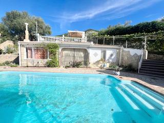 Haus en Alcaucn. Amplia villa con piscina y 3 departamentos independientes