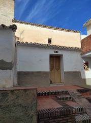 Casa adossada a Benamocarra. Casa a reformar en benamocarra