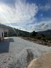 Casa a Benamargosa. Casa para reformar en parcela con plantación de aguacates