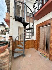 Casa aparellada a Benamargosa. Casa pareada con 2 cocinas independientes