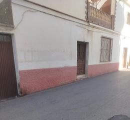 Local Comercial a Benamocarra. Oportunidad en el centro: local de 180 m² con patio trasero