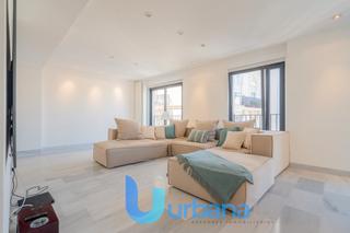 Dúplex  Carrer del comte de montornés 30. Exclusivo dúplex en edificio moderno con vistas a emblemática pl