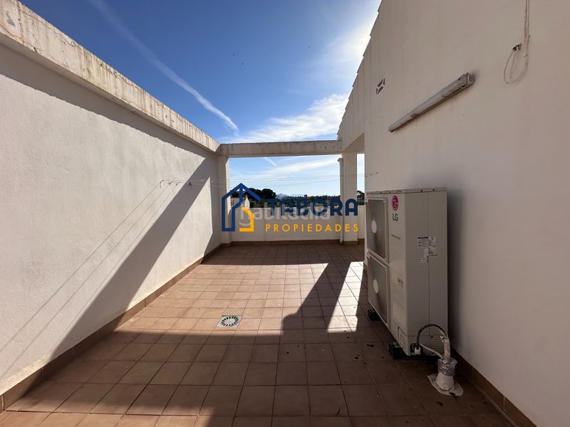 Foto 0d3ddcdc-3dd3-465f-b760-2bb6300752a7. Casa aparellada amb aparcament a Centro Mutxamel