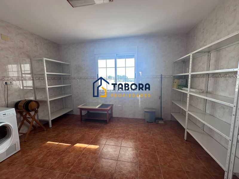 Foto 6380cd93-530a-4abe-8f87-383686f56c75. Casa aparellada amb aparcament a Centro Mutxamel