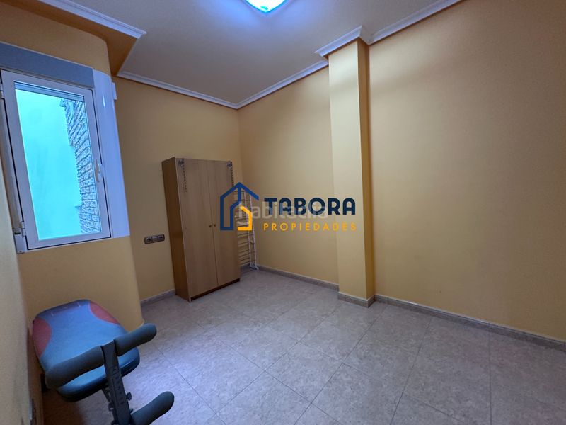 Foto aef68bdf-d4c6-4b2c-86ea-82b4408ac2f6. Casa aparellada amb aparcament a Centro Mutxamel
