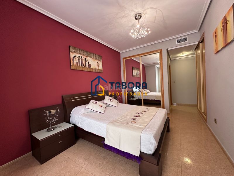 Foto b52e8ec1-1b03-4741-921f-80ac4a2ab933. Casa aparellada amb aparcament a Centro Mutxamel