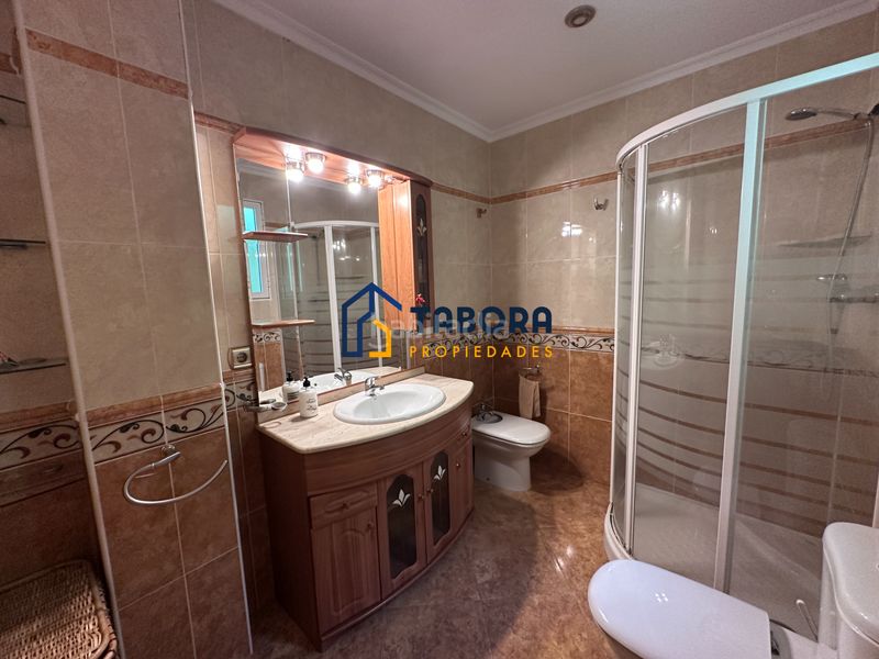 Foto b7410137-86d4-4633-bb37-eab3a6efba0e. Casa aparellada amb aparcament a Centro Mutxamel