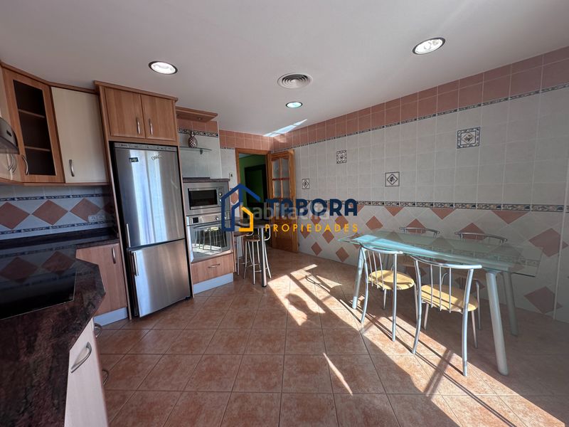 Foto b9776e34-e099-453c-9c7d-825fdbef2f6b. Casa aparellada amb aparcament a Centro Mutxamel
