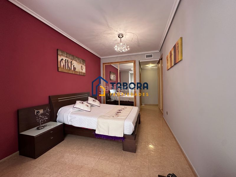 Foto c34edee1-1504-47f3-ba2d-75a4c15646f8. Casa aparellada amb aparcament a Centro Mutxamel