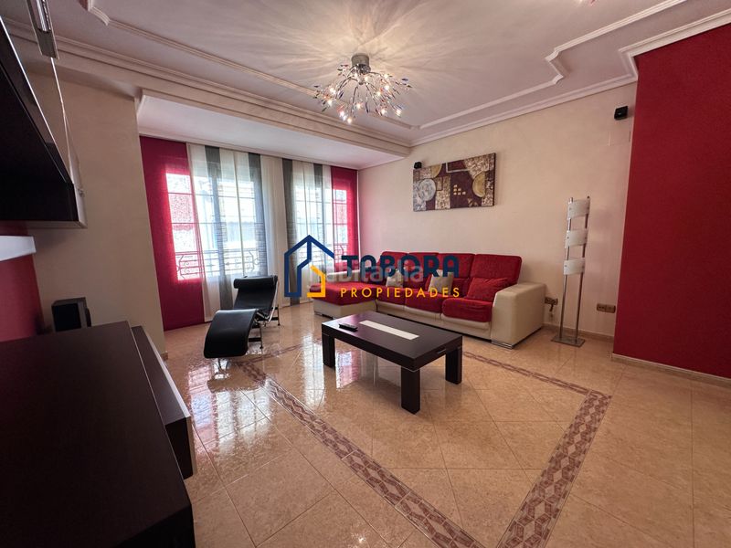 Foto f6a5262f-e51d-4f43-9bf9-8cc48199cd5b. Casa aparellada amb aparcament a Centro Mutxamel