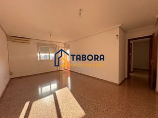 Pis  Avinguda novelda. Amplia vivienda junto avenida novelda