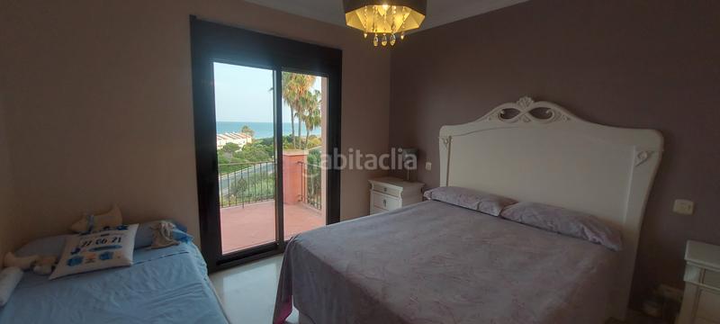 Foto 09c606d6-2727-4ad6-a73b-39e1264ac3d4. Ático en calle de los fenicios 3 ?? ático dúplex con vistas al mar – 3 habitaciones, 2 terrazas y piscina comunitaria en Manilva
