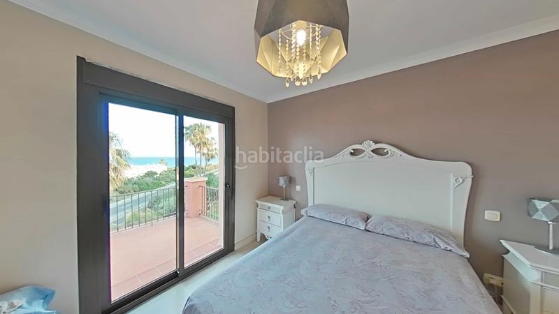 Foto e37cde42-1aab-40da-afd6-d1815ccaa2c4. Ático en calle de los fenicios 3 ?? ático dúplex con vistas al mar – 3 habitaciones, 2 terrazas y piscina comunitaria en Manilva