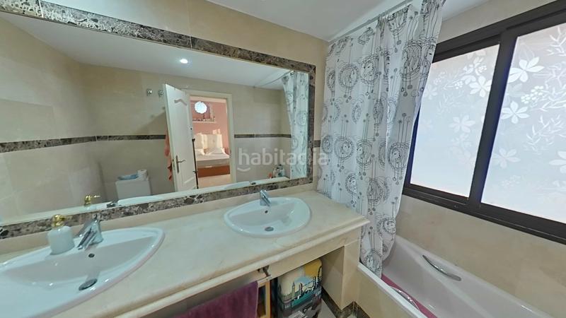 Foto e7f83d16-7012-465c-a79a-86ce07425303. Ático en calle de los fenicios 3 ?? ático dúplex con vistas al mar – 3 habitaciones, 2 terrazas y piscina comunitaria en Manilva