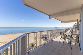 Apartament a Passeig marítim de neptú 52. Apartamento con vistas al mar