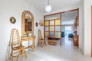 Rent Apartment  Passeig marítim de neptú 52. Alquiler temporal en primera linea, solo los meses de verano