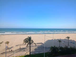 Rent Apartment  Passeig marítim de neptú 94. Apartamento con vistas al mar