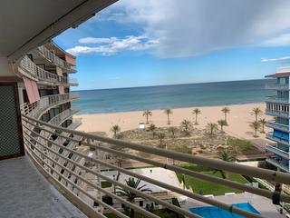 Piccolo appartamento  Passeig marítim de neptú 102. Apartamento en 1ª linea de playa muy amplio con 4 dormitorios, 2