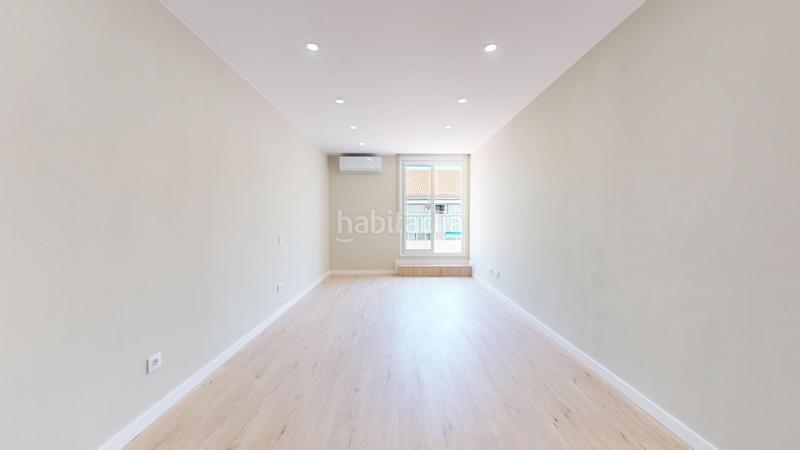 Foto 77f3eb34-3928-40a1-a217-5277f4c3df6f. Ático  reformado en calle entença en Sant Antoni Barcelona