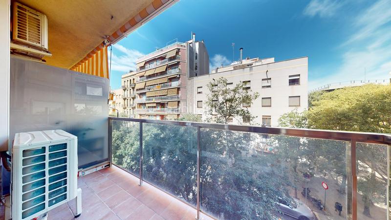 Foto 0f18e178-f5fa-4d0f-8bd5-0e1c2ba3f76a. Piso  reformado en calle rossello en El Camp de l´Arpa del Clot Barcelona