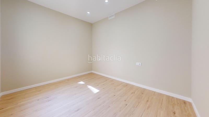 Foto 20dff3b4-c303-41ee-81dd-4255d885266f. Piso  reformado en calle rossello en El Camp de l´Arpa del Clot Barcelona